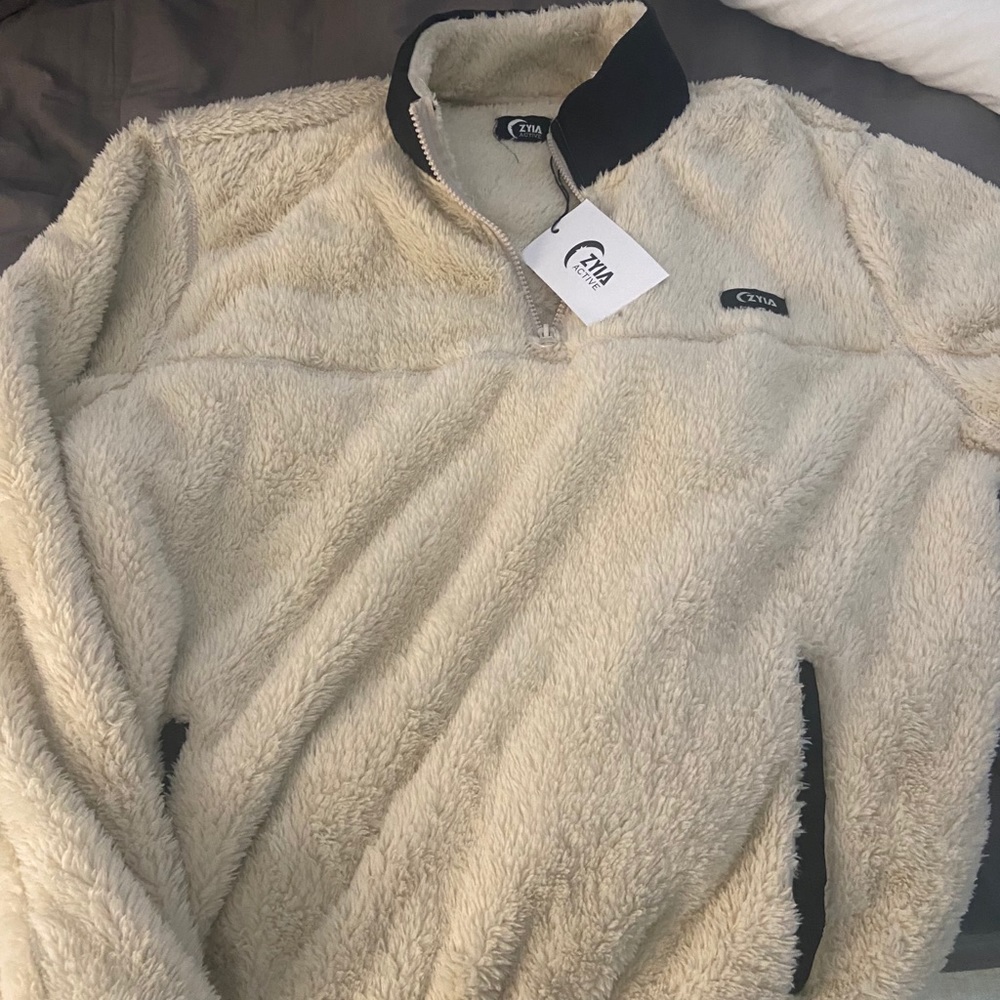BNWT Zyia cream teddy 1/4 zip pullover